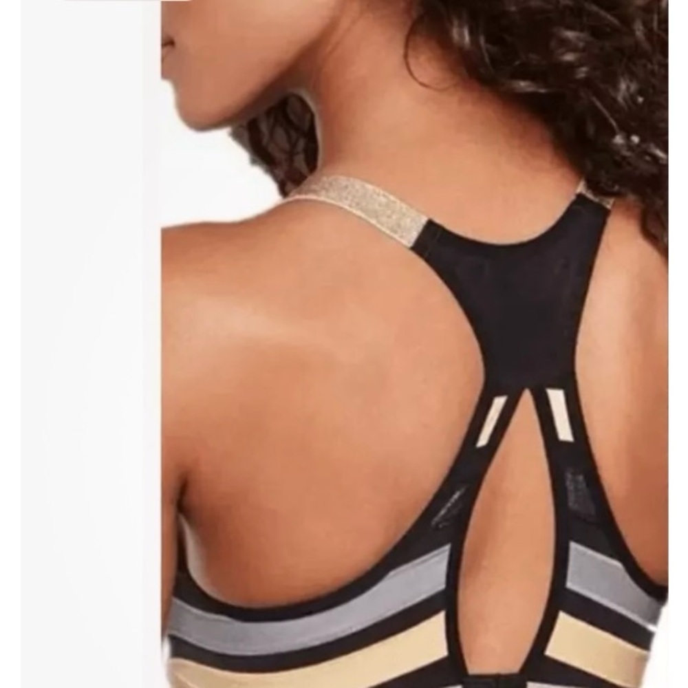 Victoria’s Secret Incredible lightweight sport bra